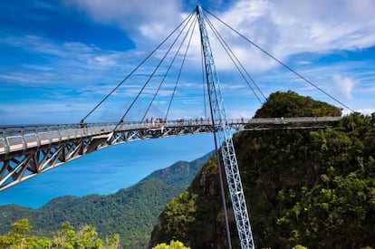 Puente colgante en la cima del Mat Cincang, a más de 600 metros sobre el nivel del mar.