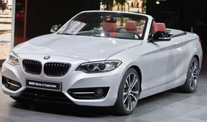 El nuevo BMW Serie 2 Cabriolet es presentado en el Salón del Automóvil de París (Francia).