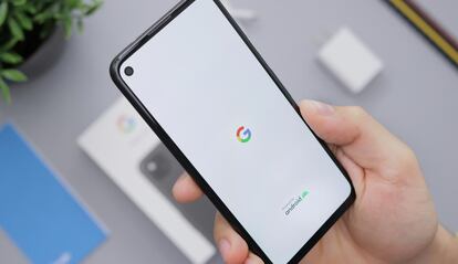 Pantalla de un Android con el logotipo de Google