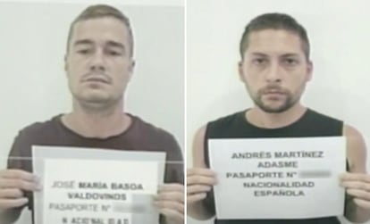 Captura de una transmisión del canal de televisión estatal Venezolana de Televisión (VTV), donde se observa al ciudadano José María Basoa y Andrés Martínez Adasne sosteniendo una hoja con sus datos de identificación, en Caracas (Venezuela).