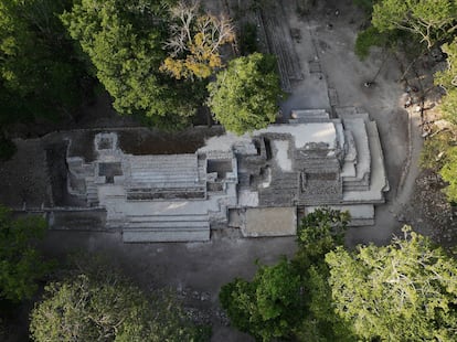 La Zona Arqueológica de Oxtankah, en el Estado de Quintana Roo.