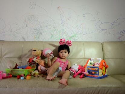 A Jiang Siqi le encanta pintar en la pared.