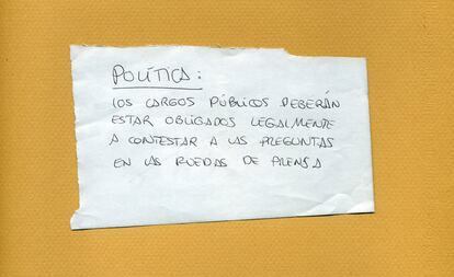 Política. Los cargos públicos deberán estar obligados legalmente a contestar las preguntas de las ruedas de prensa.