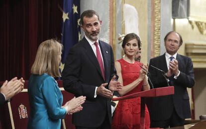 Los Reyes, en la sesión solemne de las Cortes sobre el aniversario de las elecciones de 1977.