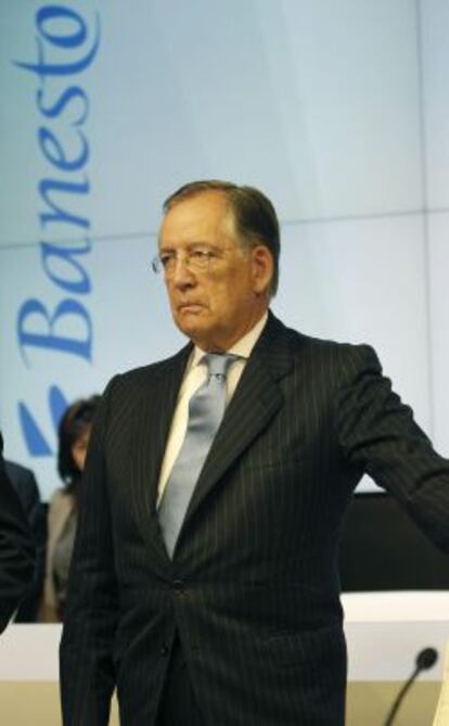 El presidente de Banesto, Antonio Basagoiti, durante la última junta de accionistas de la entidad reunida hoy.