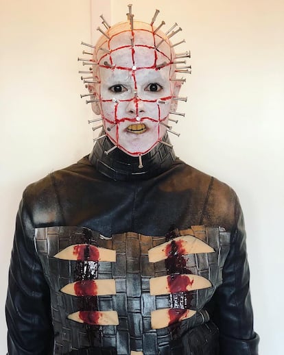 Cristina Pedroche, irreconocible bajo este disfraz de Pinhead de la serie de películas de terror 'Hellraiser'.