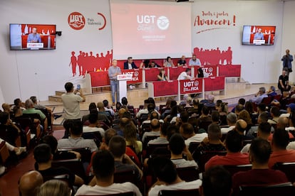 Asamblea extraordinaria de sus afiliados en Ford Almussafes para evaluar la situación actual tras el ERE propuesto por Ford España para 1.622 trabajadores y los márgenes de negociación para un posible acuerdo. EFE/Kai Forsterling