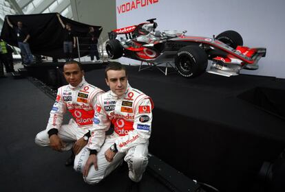 Alonso y Hamilton en la presentación del coche de McLaren-Mercedes en la temporada 2007.