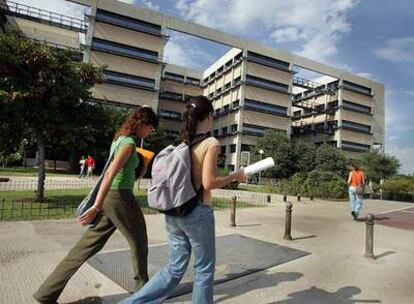 La tasa de titulados en la universidad estaba en 2005 tres puntos por debajo de la media de la OCDE.