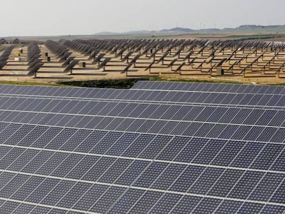 Una instalaci&oacute;n de energ&iacute;a solar