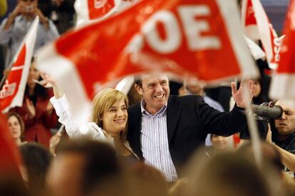 Etelvina Andreu y Joan Ignasi Pla en un mitin del PSPV-PSOE en Alicante en 2007.
