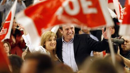 Etelvina Andreu y Joan Ignasi Pla en un mitin del PSPV-PSOE en Alicante en 2007.