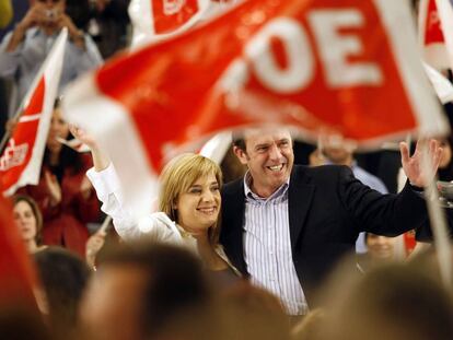 Etelvina Andreu y Joan Ignasi Pla en un mitin del PSPV-PSOE en Alicante en 2007.