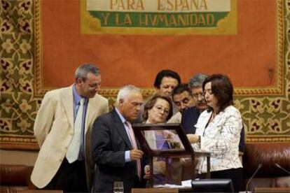 Integrantes de la Mesa de la Cámara, durante el recuento de votos de ayer.