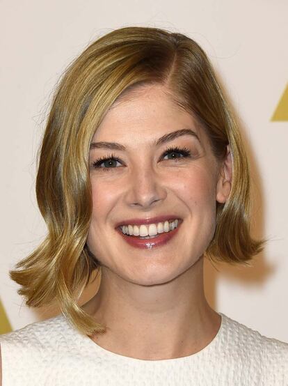 Rosamund Pike y su siempre perfecta melenita.