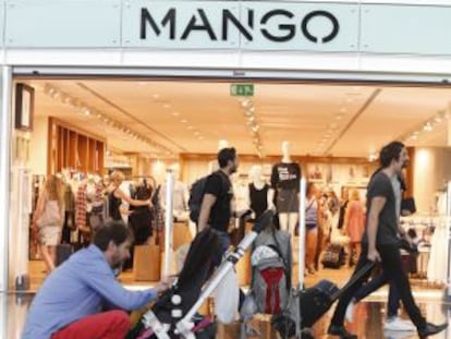 Una botiga de Mango a l'aeroport de Barcelona.
