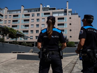 Police officers in front of the house where a woman was kidnapped.