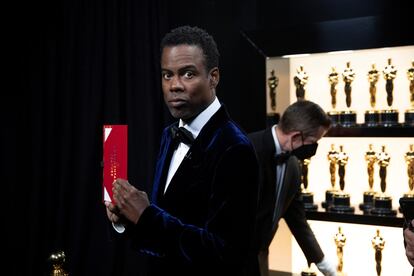 El comediante Chris Rock, minutos antes de salir al escenario a presentar el Oscar a Mejor Documental.