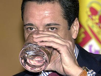 Eduardo Zaplana, portavoz del Gobierno, durante la rueda de prensa posterior al Consejo de Ministros.
