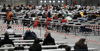 Un pabellón donde se celebraban exámenes de oposiciones en Madrid en mayo de este año.