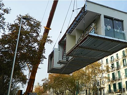 Un dels pisos prefabricats que s’instal·len als terrats de l’Eixample barceloní.