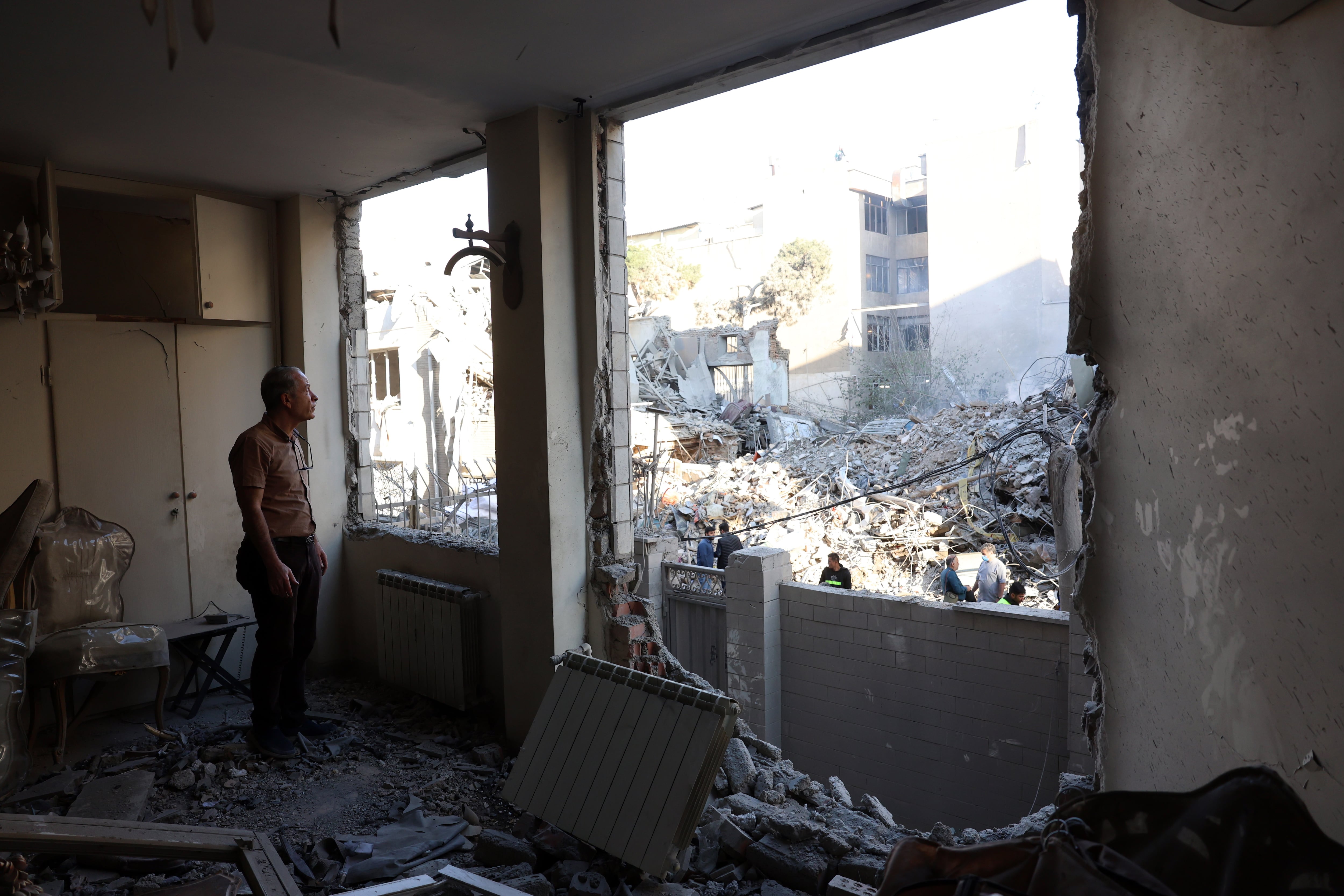 Última hora de la guerra de Estados Unidos e Israel contra Irán, en directo | Trump eleva la presión sobre Irán: “Esta noche morirá toda una civilización” 