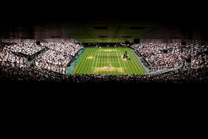 Vista general de la pista central de Wimbledon durante la final. 