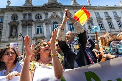 Un momento de la concentración de jueces y fiscales este sábado ante el Tribunal Supremo.