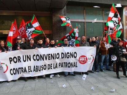 Trabajadores del sector de seguridad privada, en la concentración de Bilbao.