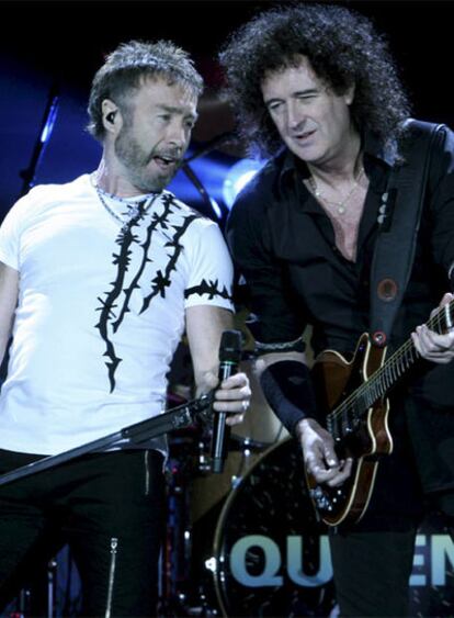 El cantante Paul Rodgers y el guitarrista Brian May, en un momento de su actuación en Barcelona.