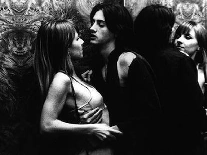 Cayetana Guillén y Juan Diego Botto, en <i>Historias del Kronen</i>.