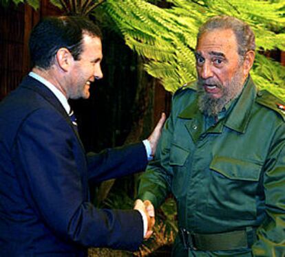 Juan José Ibarretxe y Fidel Castro, anteanoche en el Palacio de la Revolución de La Habana.