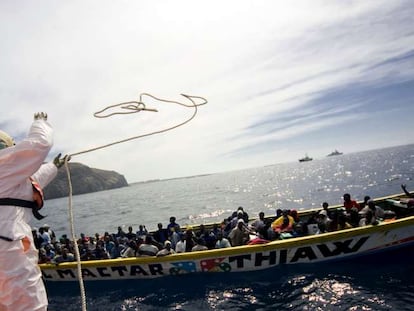 La política migratoria del bombero pirómano