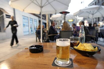 Ambiente en una terraza en la calle de Serrano.