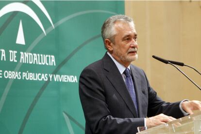 El presidente de la Junta, José Antonio Griñán, ayer, durante la presentación del plan de infraestructuras.