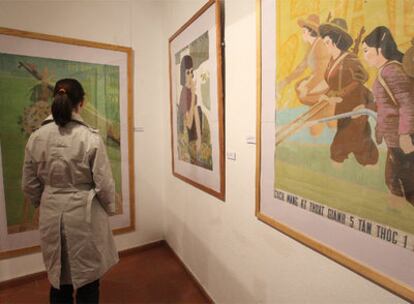 Un aspecto de la exposición de carteles de Vietnam.