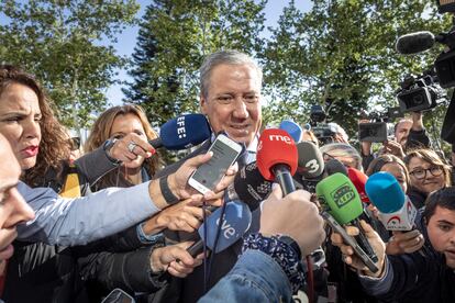 El exministro y expresidente de la Generalitat Eduardo Zaplana a su llegada a la Ciudad de la Justicia de Valencia donde se celebra el juicio por el 'caso Erial'.