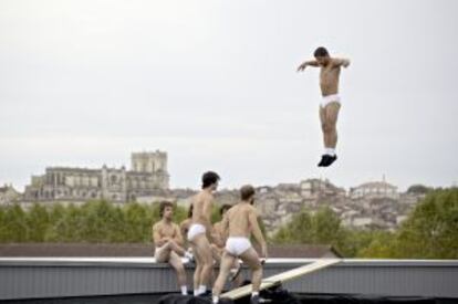 'A ras del cielo'. Un tejado en Auch (Francia).