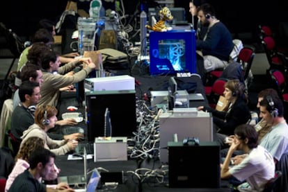 Asistentes al encuentro de cibernautas Campus Party Movistar, en Barcelona.