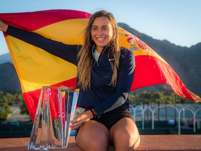 Paula Badosa of Spain poses with the champions trophy after winning the final of the 2021 BNP Paribas Open WTA 1000 tennis tournament against Victoria Azarenka of Belarus
AFP7 
17/10/2021 ONLY FOR USE IN SPAIN