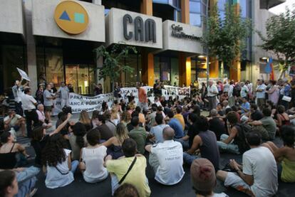 Concentración de trabajadores de la CAM el pasado mes de agosto.