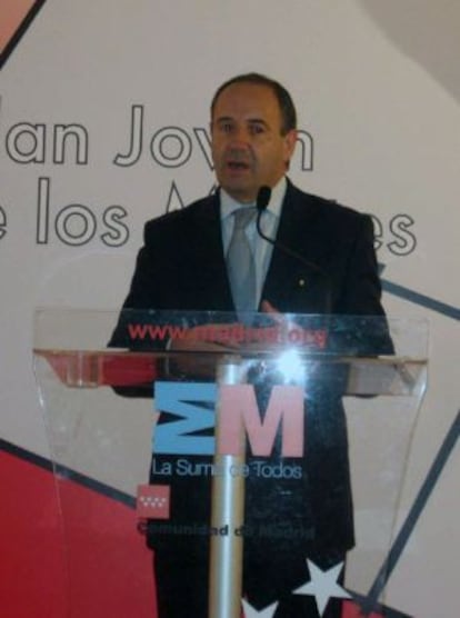 El alcalde, durante una entrega de llaves de viviendas sociales en marzo de 2008.