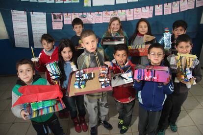 Alunos do 2&ordm; e 3&ordm; anos mostram suas engenhocas inspiradas no parque de divers&otilde;es. Cada grupo estuda o funcionamento de um brinquedo.