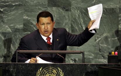 Hugo Chávez durante su intervención en la Asamblea General de Naciones Unidas, en Nueva York, en 2005.