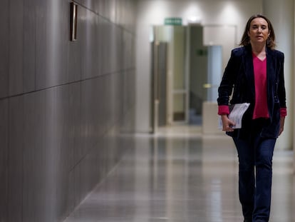 La portavoz del PP en el Congreso, Cuca Gamarra, a su llegada a una rueda de prensa posterior a la reunión de la Junta de Portavoces, en el Congreso de los Diputados, a 7 de marzo de 2023, en Madrid (España).