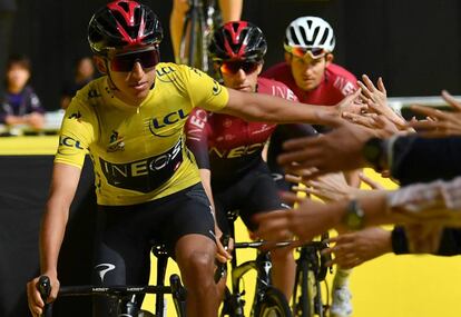 Egan Bernal, vestit de groc a París el 2019.