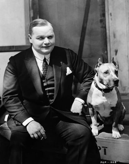 El cómico Roscoe (Fatty) Arbuckle (1887-1933) en un retrato publicitario de su era de gloria, en la década de los 10.