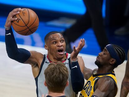 Westbrook lanza ante LeVert.