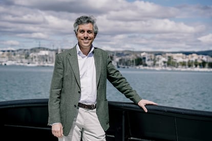 SYM Naval'ın başkanı Francisco Lage, şirket gemisinde.
