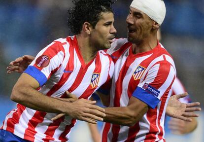 Diego Costa celebra su gol junto al Cata Díaz